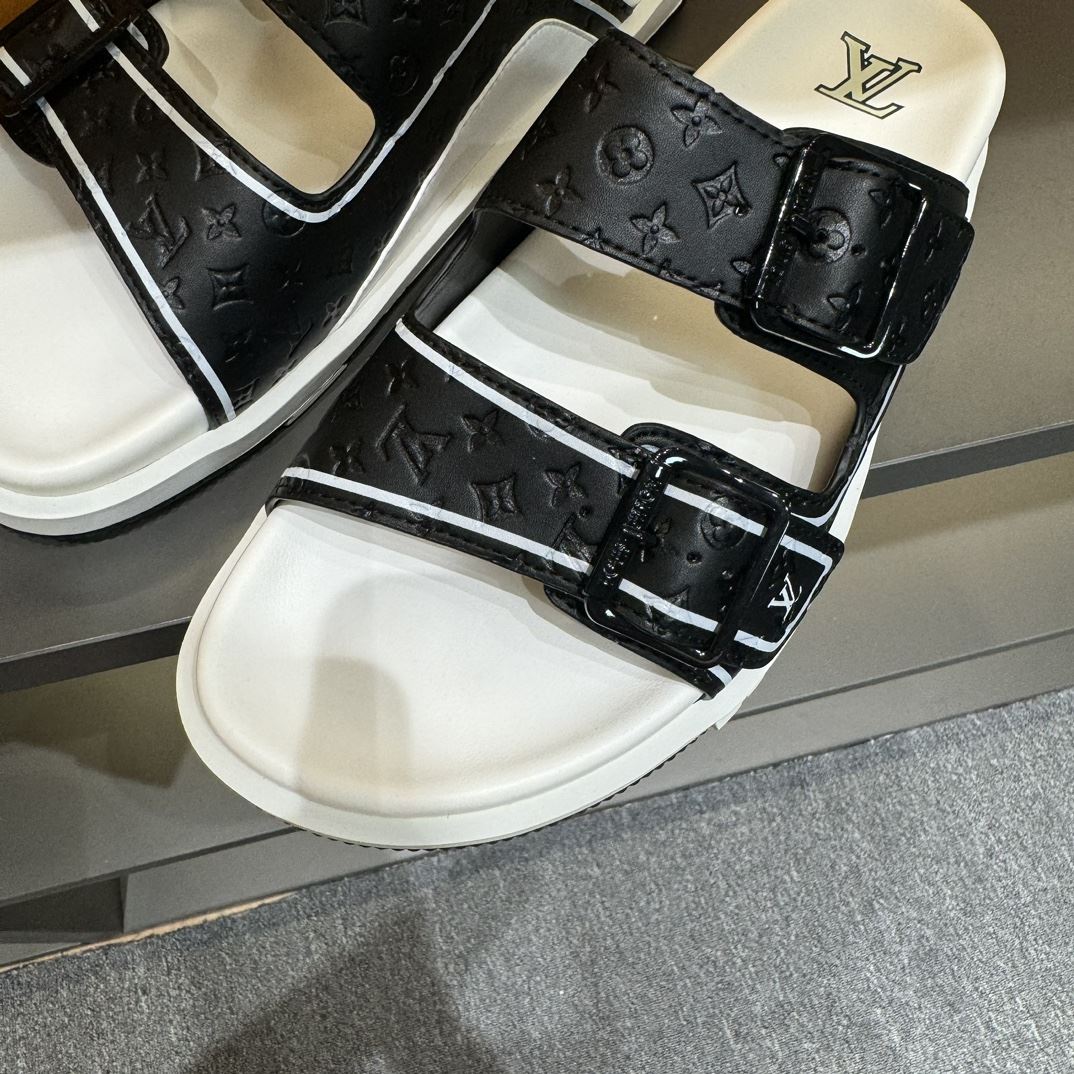 Louis Vuitton Slippers